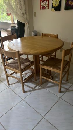 Made in Italy - Four chair dining table