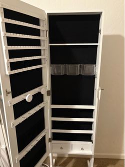 Jewelry cabinet
