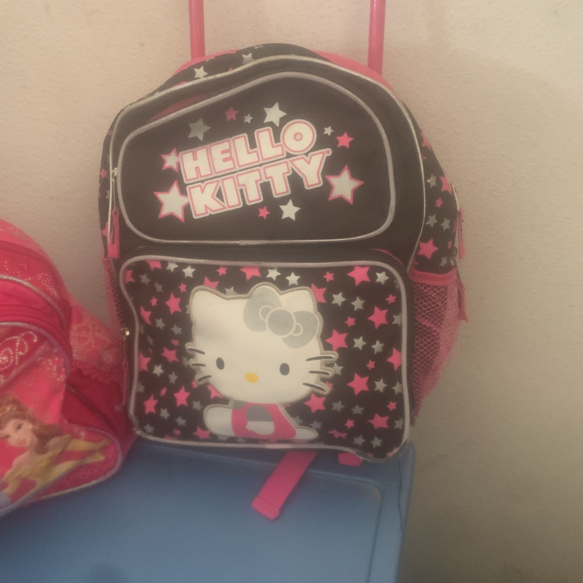 Girls Back Pack One With Wheels Hello Kitty
