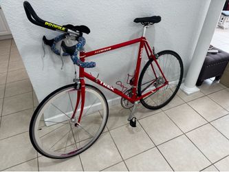Road bicycle Trek 1400. Frame 22” in aluminum. The front rim is made of titanium.good condition