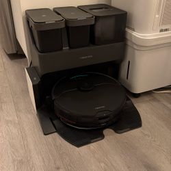 Roborock S7 MaxV Robot Vacuum + Mop with Drying Module – Great Condition 