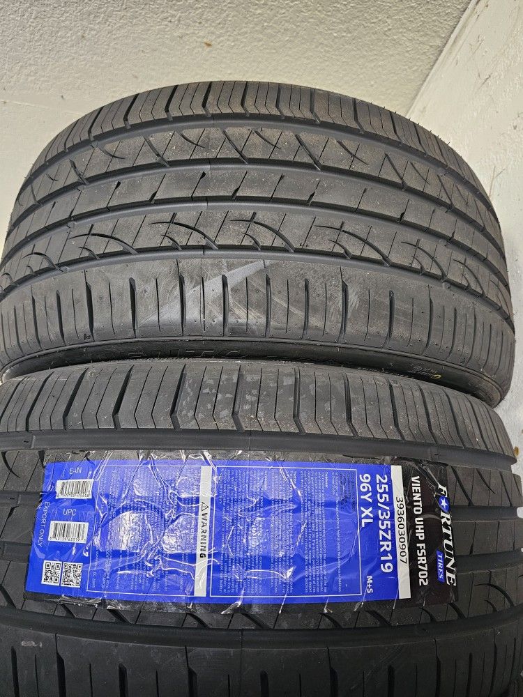 (TWO) NEW!!! 255 35 19 FORTUNE TIRES