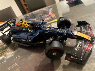 Oracle Red Bull Racing RB20 F1 Car building block