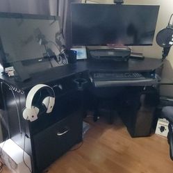 Corner Desk With Keyboard Tray