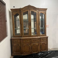 Quality Thomasville Hutch / Cabinet  