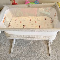 Baby bassinet/ bedside sleeper