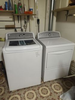 Kenmore Series 700 washer + Kenmore Series 600 electric dryer set