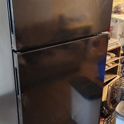 Black Fridge 