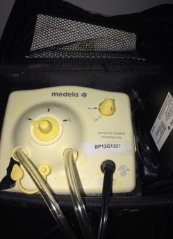 Medela double breast pump. Battery included!