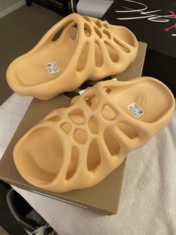 Yeezy Slide 450 Sz 7Y/8.5 Women’s 