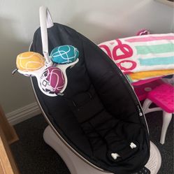 4 Mom Mamaroo Baby Swing 