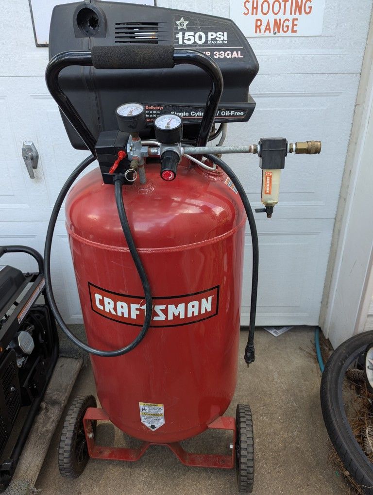 Craftsman 33 gallon upright air compressor with water, separator and new air regulator. All in excellent condition no rust, no holes. No dings works p