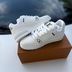 LV Trainers White Size 11