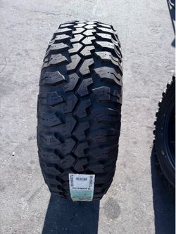 (1) Maxxis Bighorn LT 285/75R18