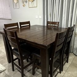 Adjustable Dining table with 6 Chairs and free chair cover