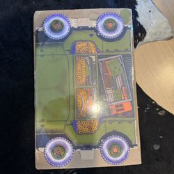 Banana Republic Safari Jeep-Shaped 3-D Gift Box and Tissue Paper 1980s New