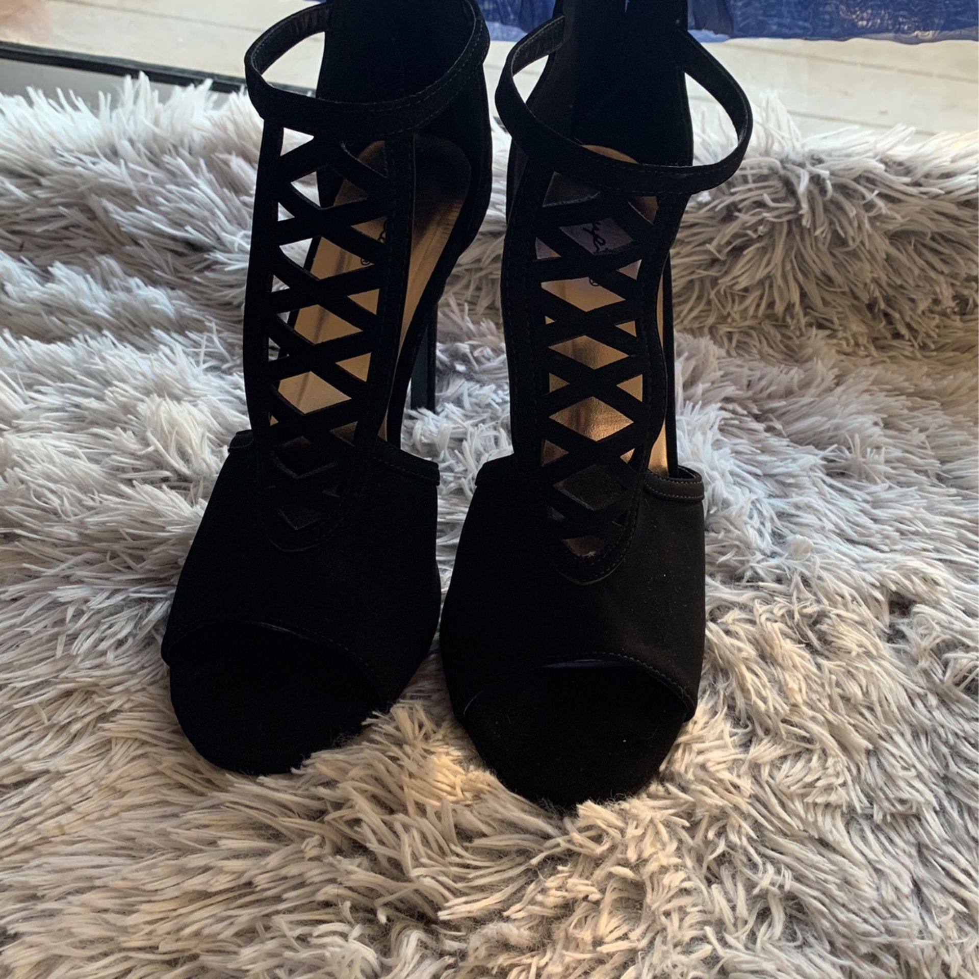 Size 10 black zip up heels. Brand Qupid