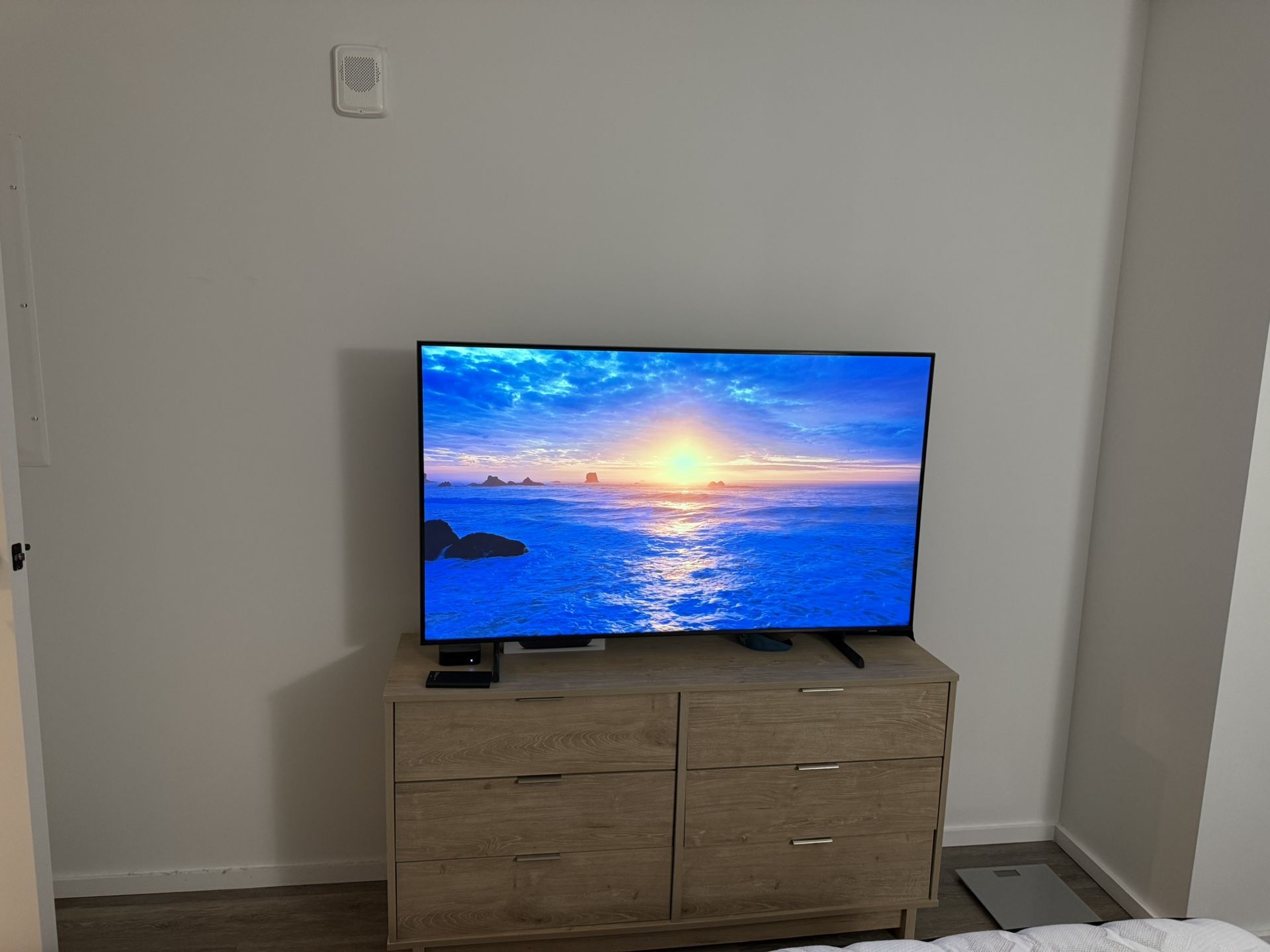 Dresser With 2 Night Stands