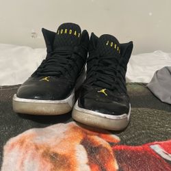 Jordan Max Aura Black Gold