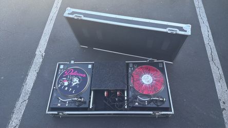 Reloop  turn tables dj set & speakers