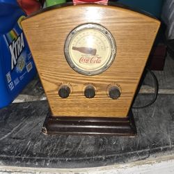 Vintage 1996 Coca Cola AM FM Radio Featuring 1930s style Light Up Red Disc Icon