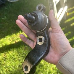 Lower ball joint assembly/ front upper ball joint