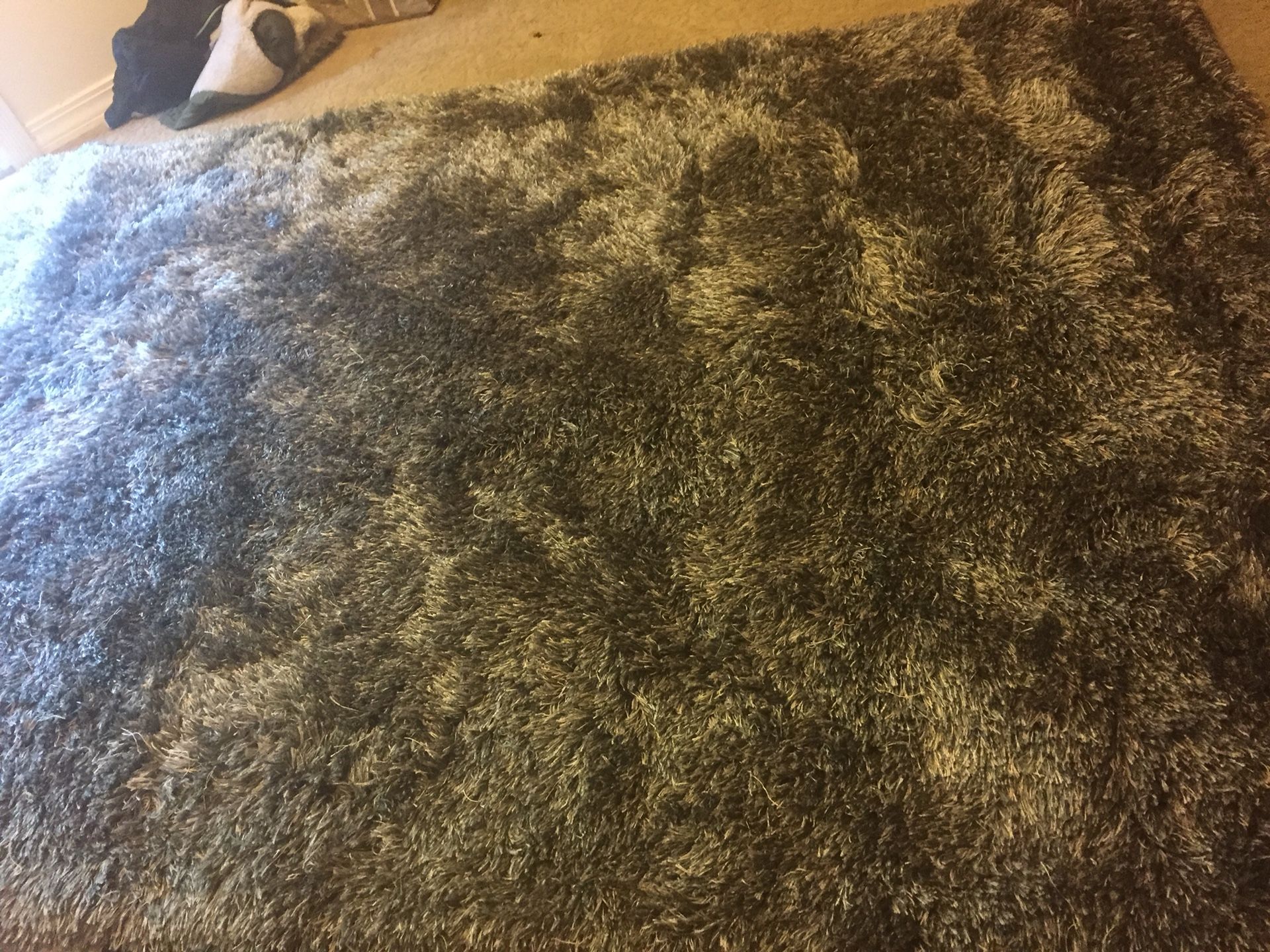 Area rug 6x9shaggy almost new