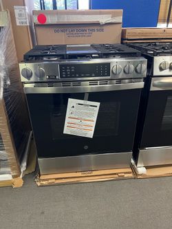 GE STAINLESS STEEL GAS RANGE