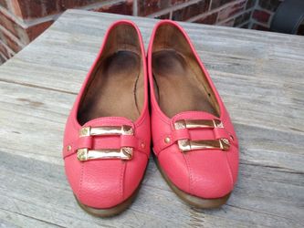 Women's leather shoes with gold buckle