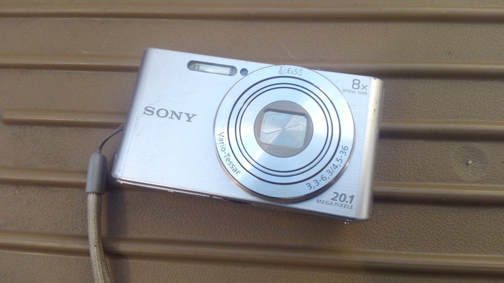 Sony 20.1 8 x zoom camera