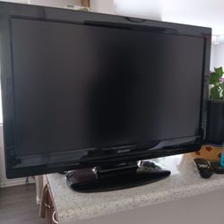 LIKE NEW SHARP 32" TV. 