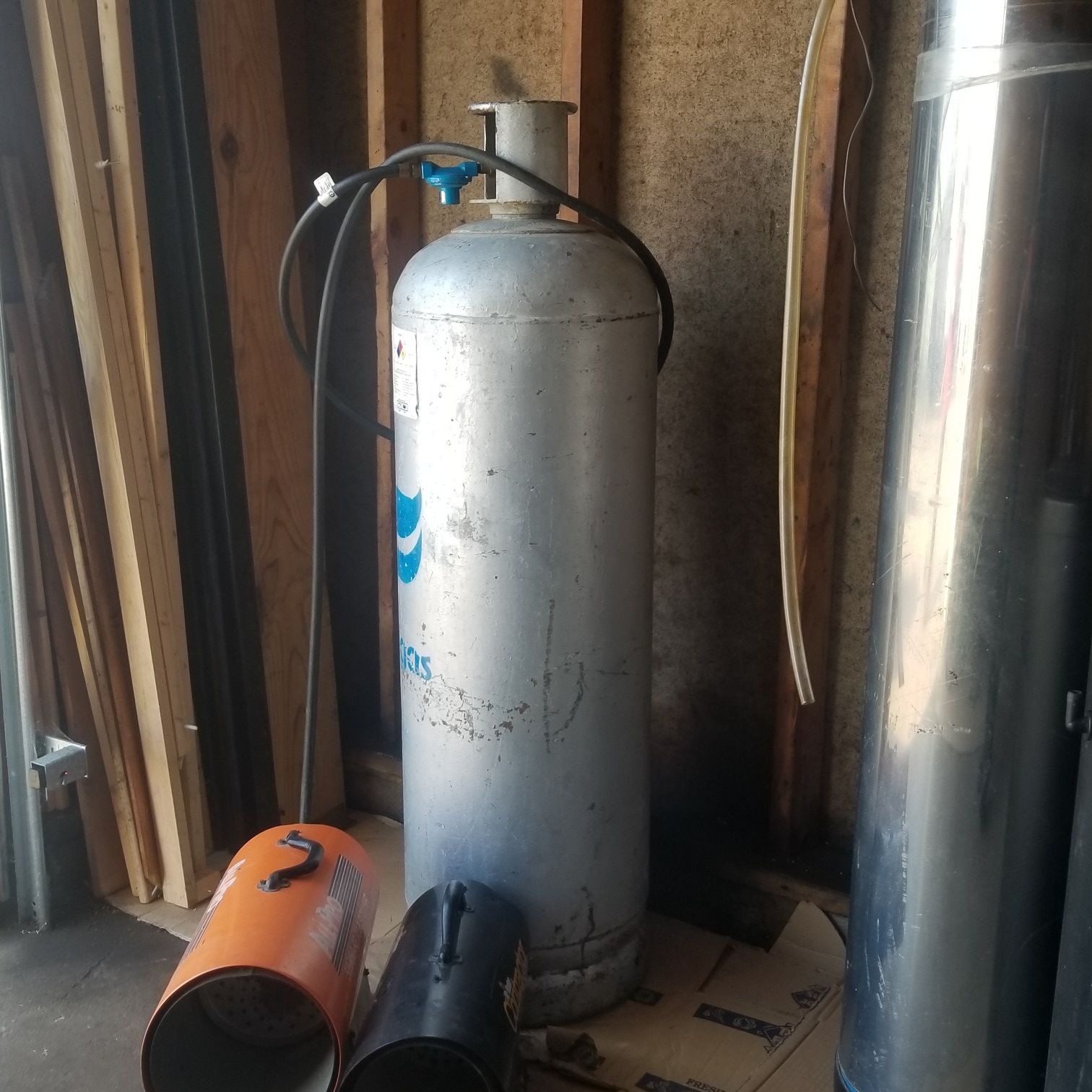Gas and heater