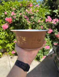 Early American brown and gold 1 quart Pyrex bowl