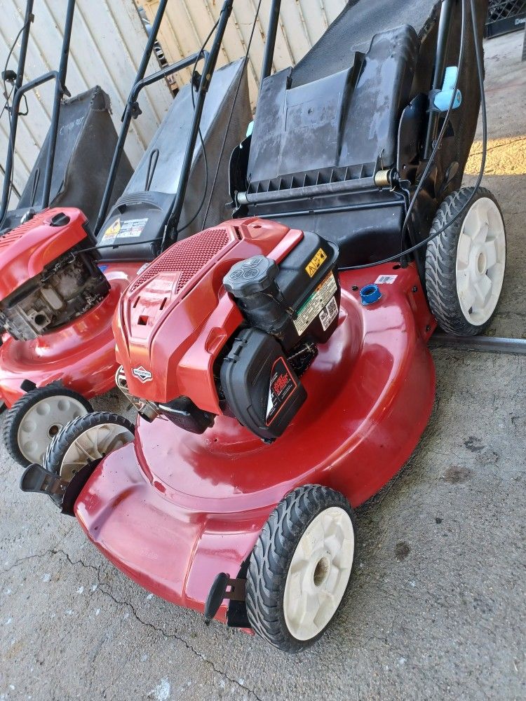 TORO LAWN MOWER SELF PROPELLED WITH GARANTY