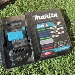 Mikita battery charger DC40RA