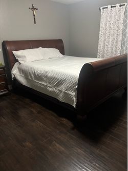 Cal King Wooden Bed Set