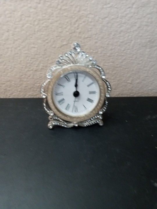 EXQUISITE Austrian Rhinestone Silver plated Filigree 4" Mantle/Desk Clock