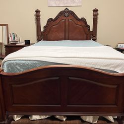 Solid Wood Queen Bedroom Set 