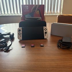 Nintendo Switch 1st Gen + 3 Games+ Case 