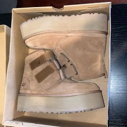 Uggs Women Size 7 Never Been Used 