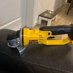 DEWALT 20V MAX Cordless 4.5 in. - 5 in. Angle Grinder (Tool Only) Questions & https://offerup.com/redirect/?o=QW5zd2Vycy5OZXcvTnVldm8=