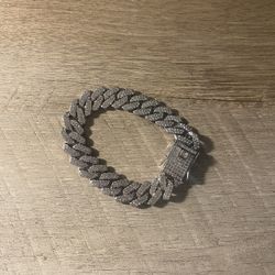 Iced Cuban Link Bracelet – White Gold Tone (Luxury Style)