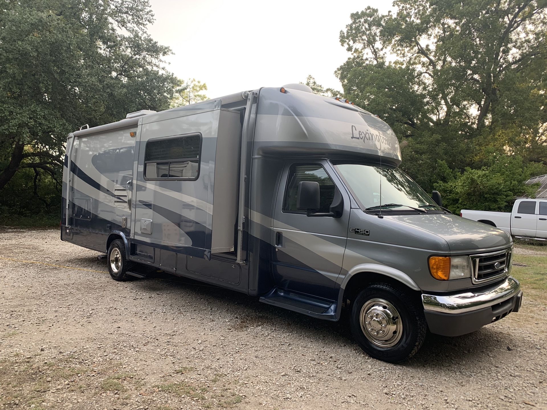 07 Lexington 30ft class c ac 3/slide out self cont nice