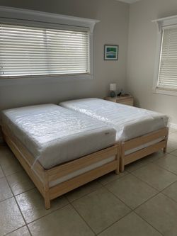 Twin beds with matresses
