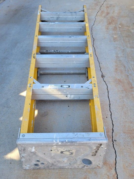 Werner- 6ft non conductive fiber glass step ladder...USADO_USED $65 PRECIO FIJO_FIRM PRICE