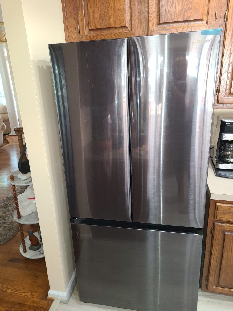 Black Stainless Steel Samsung Fridge 2 Months Old