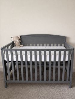 Crago Crib with premium crago mattress