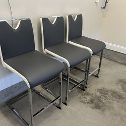 3  PUB GREY - WHITE  COUNTER STOOLS