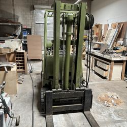 Forklift 