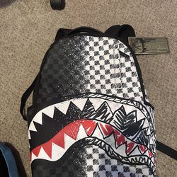 Sprayground bag. workin with all budgets